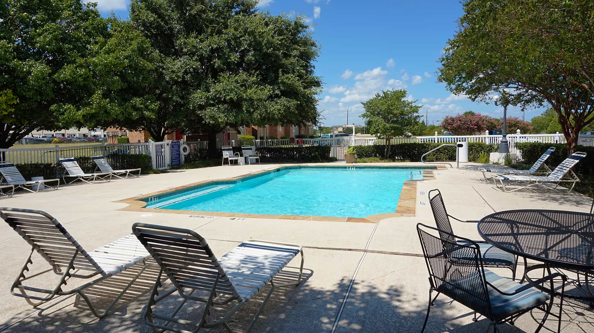 Amenities - The Lake Meadows Apartments